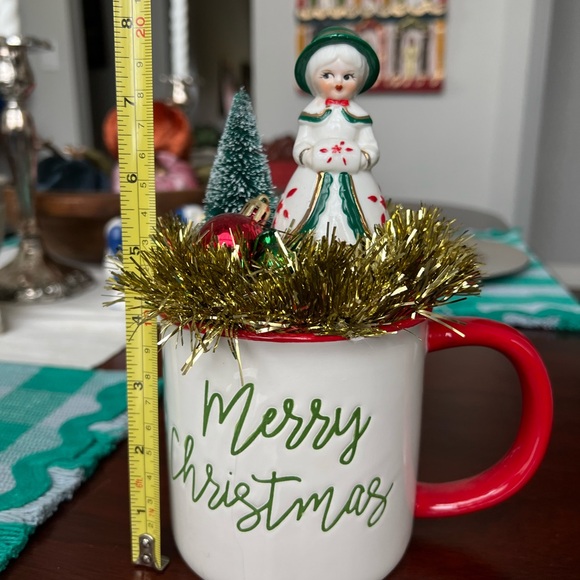 Christmas Lady Handmade Vintage Christmas Vignette/Diorama Decoration - Picture 9 of 10